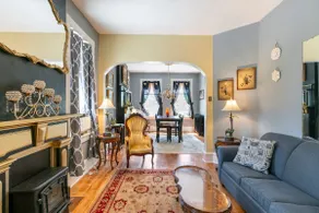 Historic Victorian comfort, safe central apt - Image 2