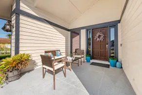 Newly Listed! Minutes from Beaches! - Image 2