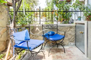 Garden floor close to the sea - Image 3