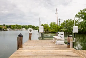 Peaceful Waterfront Getaway - Image 4