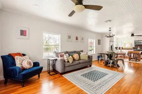 Townes Square-walking distance to everything - Image 2