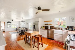 Townes Square-walking distance to everything - Image 4