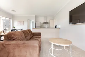 Cosy Modern Home close to Fremantle - Image 2