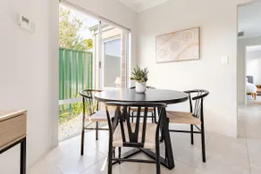 Cosy Modern Home close to Fremantle - Image 3