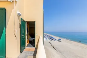 The beach house - Image 2