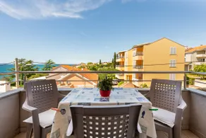 Seafront apartment •Free parking •20m to the beach - Image 4