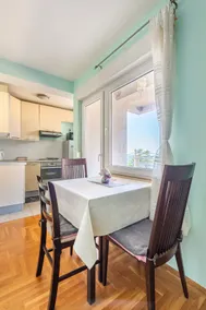 Seafront apartment •Free parking •20m to the beach - Image 5