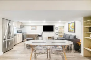 Belleville Family Suite - Image 2