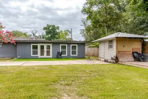 Modern 3BR Near SLU • Yard + BBQ + Free Parking - Image 5