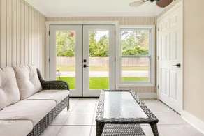 Modern 3BR Near SLU • Yard + BBQ + Free Parking - Image 3