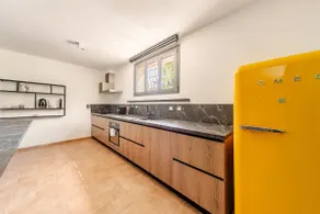 Apartment with garden - Image 4