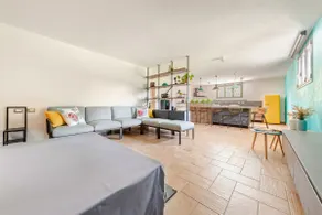 Apartment with garden - Image 3