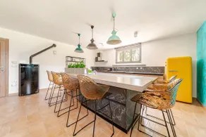 Apartment with garden - Image 5