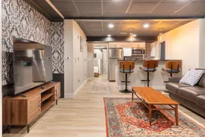 Newly Renovated Downtown Gem! - Image 3