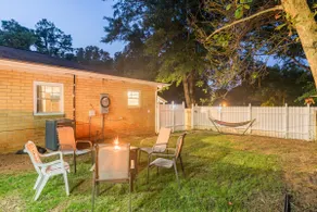 Cute, Private 2 bdrm Home w/ Fun & Games - Image 2