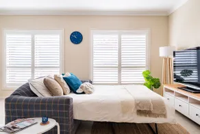 Cozy self-contained one-bed flat (Near Bus Stop) - Image 3