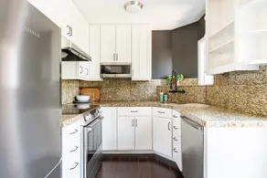 Mish Mish—sunshine central with garage parking - Image 5
