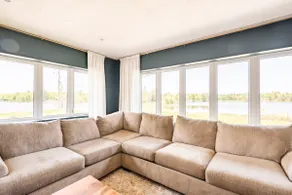 Lakefront Resort! 10 Ensuite Bedrooms! Sleeps 30! - Image 4