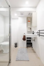 Charming Open-Plan Studio in the Heart of Surry Hills - Image 5
