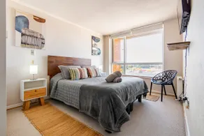 Large Urban Park Apartment, in front of mall - Image 2