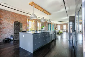 Crossroads Industrial Art Loft - Sleeps 7 - Image 5