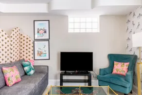 Colorful Bucktown Garden Apartment - Image 3