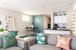 Colorful Bucktown Garden Apartment - Image 4