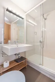 Cozy & Renovated Flat / Sagrada Familia, Gracia - Image 4