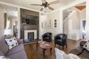 1920s Historic Retreat in Downtown Graham - Image 5