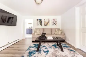 Lovely home in town of Newburgh - Image 3