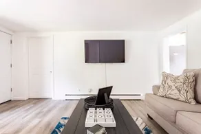 Lovely home in town of Newburgh - Image 4