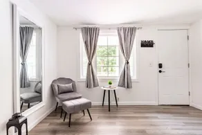 Lovely home in town of Newburgh - Image 2