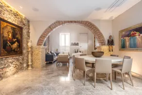 Luxury 3 Bedroom Old City House - Image 4