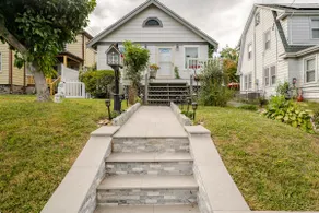 Gem by the water with firepit & all fenced backyard 2 Bedrooms - Image 3