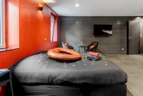 Loft with Private Hot Tub, Pool Table, and Balcony, 10 min from Strasbourg - Image 3