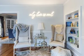 Upscale & Beautiful 2 bedroom apartment - Image 3