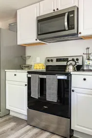 Cozy, Newly Updated 2BR - Image 4