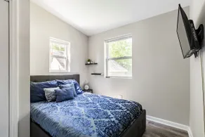 Cozy, Newly Updated 2BR - Image 2