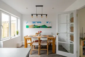 3 bedroom house heart of Whitchurch - Image 2