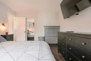Cozy 2 bedroom close to downtown - Image 2