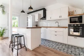 Apartment with a large patio - Image 4