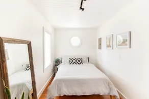 Stylish New England cottage, 5 mins from beach - Image 5
