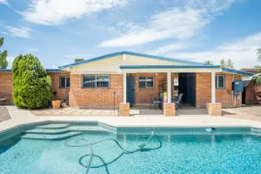 Central Poolside Oasis - Solar Powered - Image 2