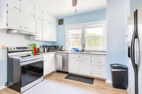 Family Oasis | 4BR, BBQ, Playroom, Sleeps 10 - Image 3