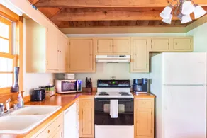 Aunt Betty's Cabin - Image 3