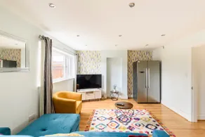 Overbury Lodge, Birmingham with FREE Parking - Image 2