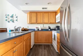 Townhouse on water with boathouse! - Image 4