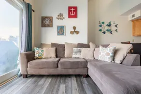Townhouse on water with boathouse! - Image 2
