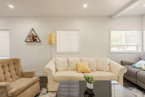 Newly Remodeled Charming 3/2 w/ King Bed - Image 4