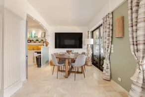 Premium Sea Front Apartment - Image 3